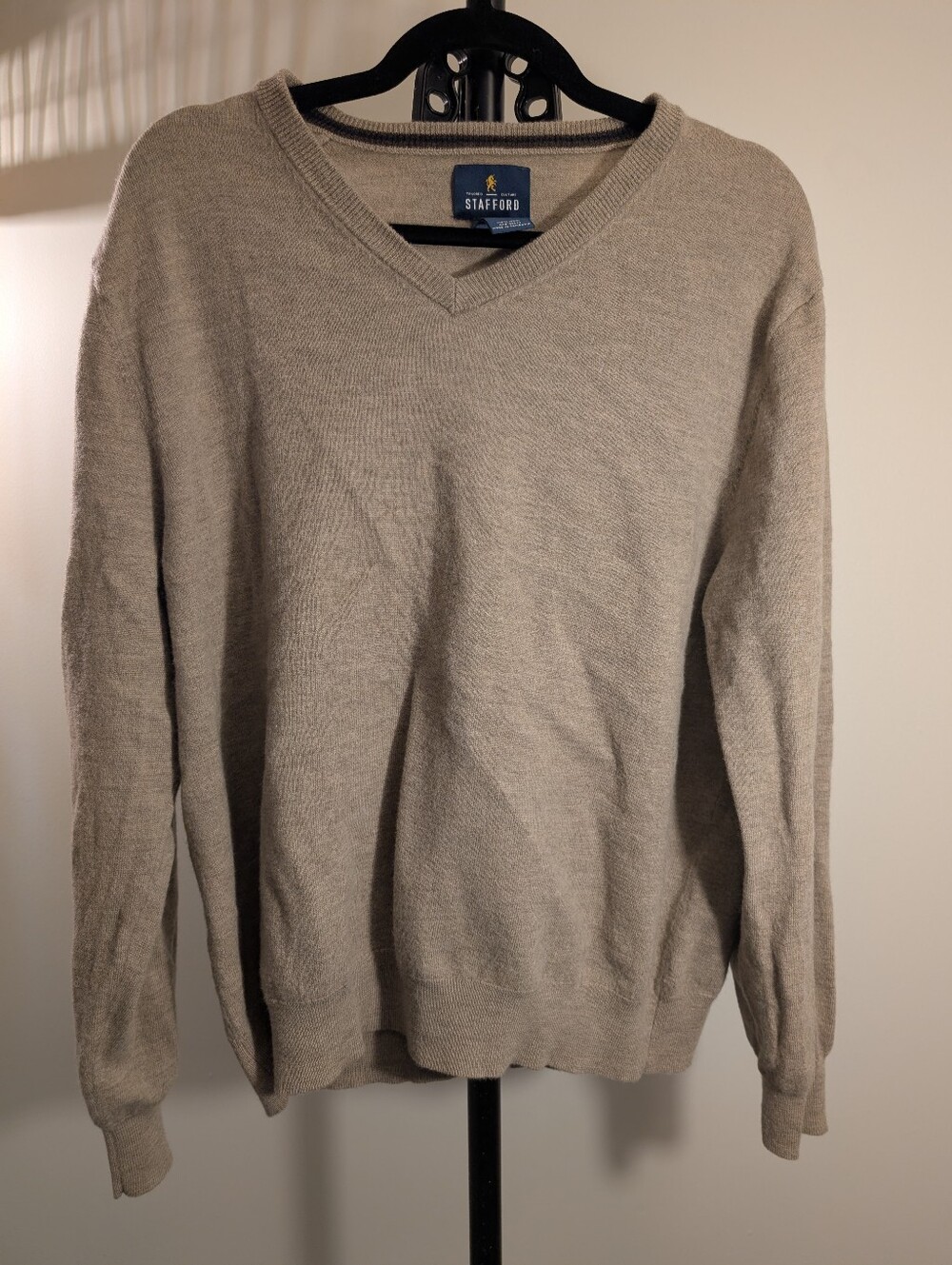 Stafford Men's V-Neck Sweater in Taupe